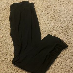 I am selling thin black leggings